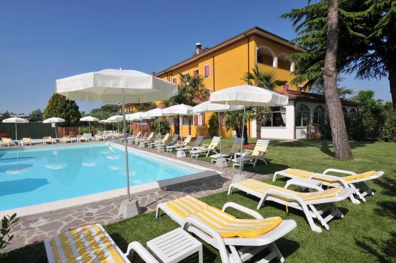 La Quiete Park Hotel Manerba del Garda Esterno foto