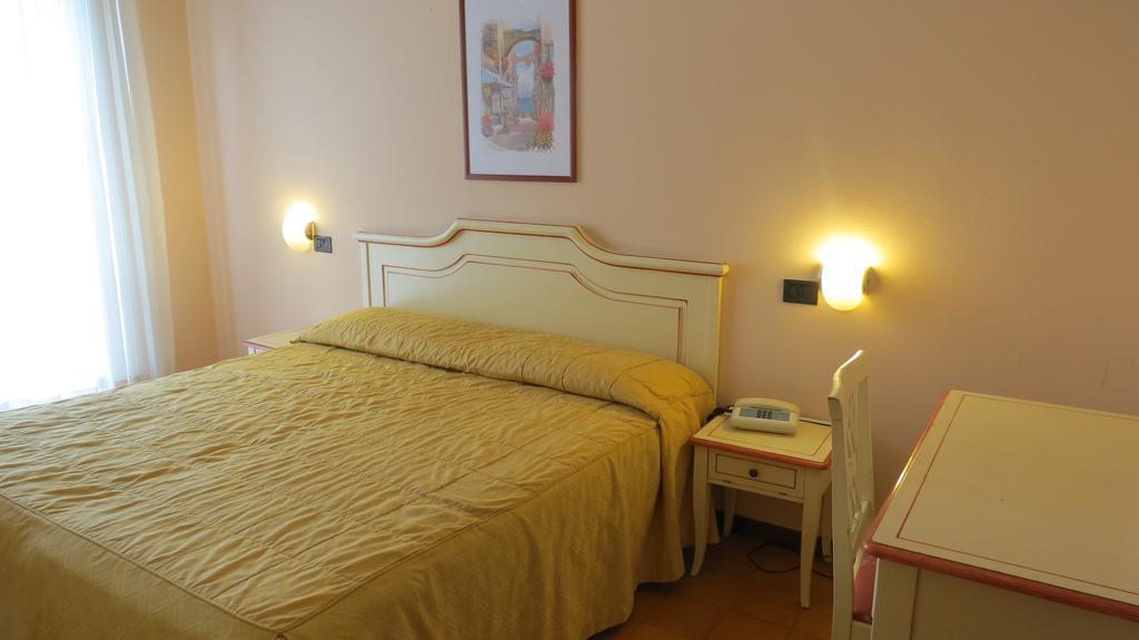 La Quiete Park Hotel Manerba del Garda Esterno foto