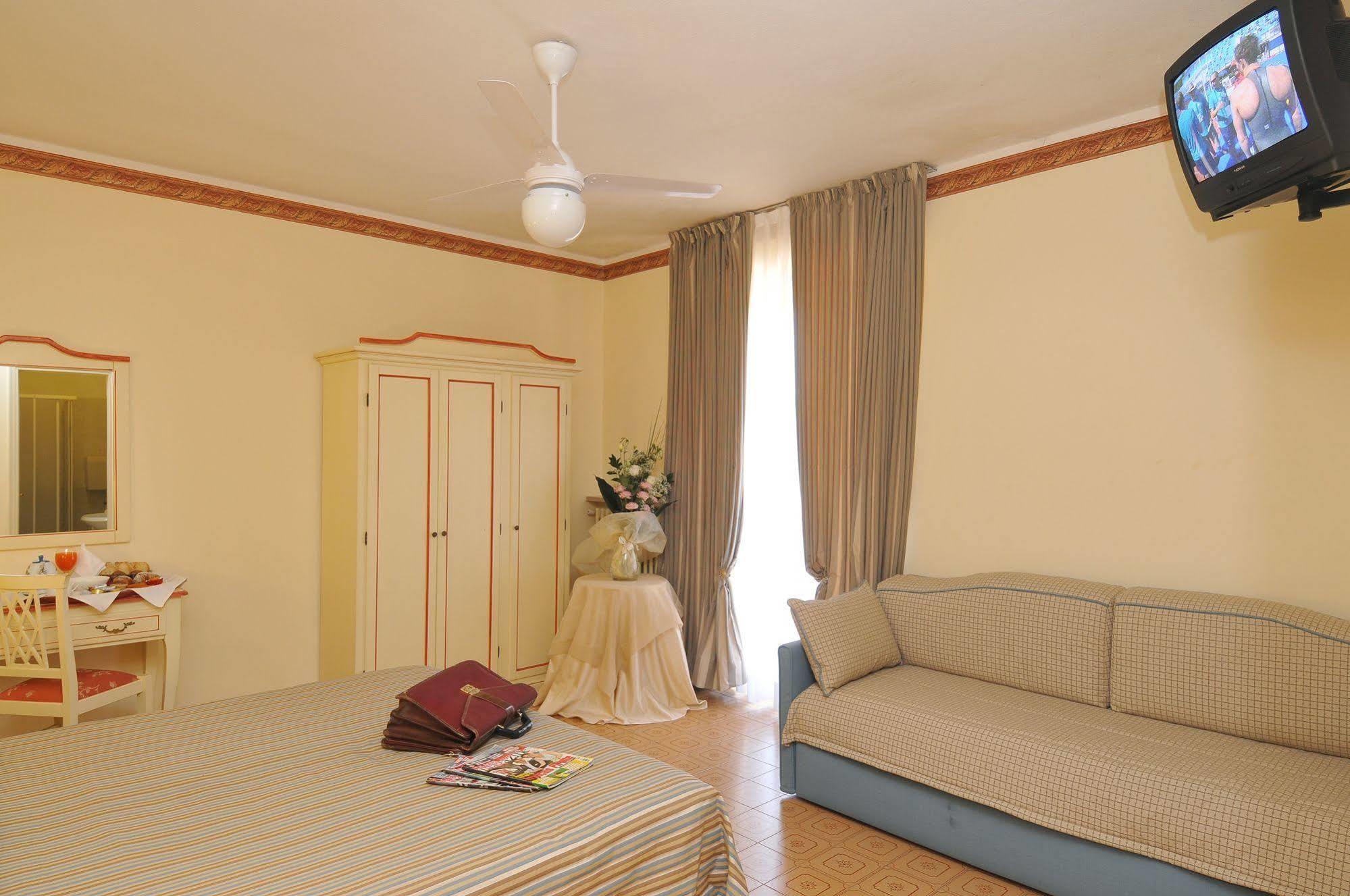 La Quiete Park Hotel Manerba del Garda Esterno foto
