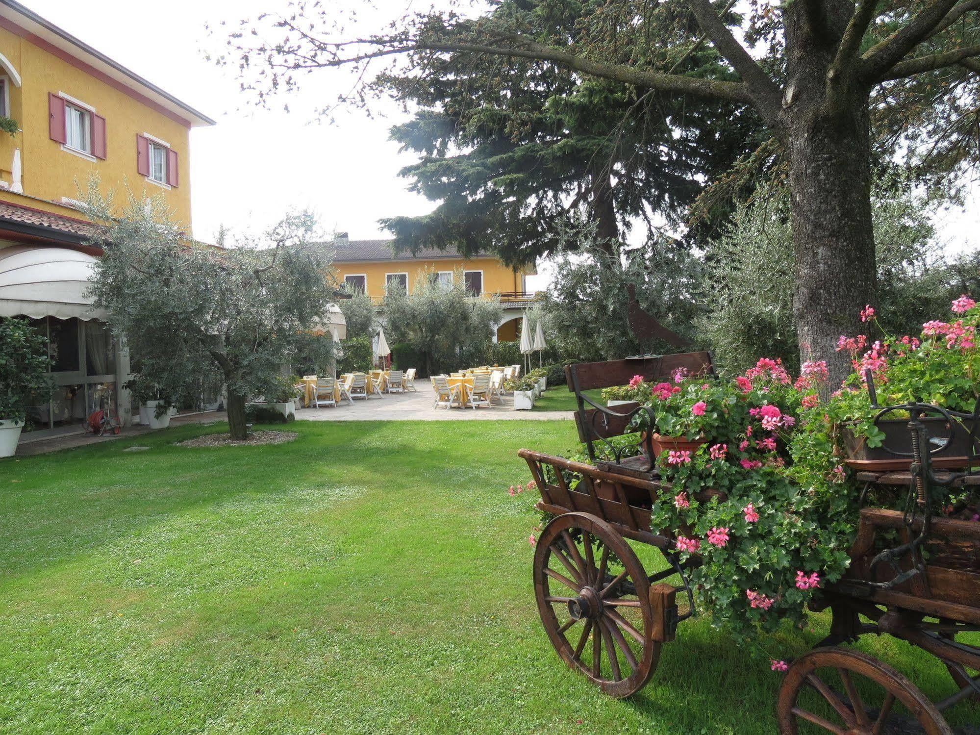 La Quiete Park Hotel Manerba del Garda Esterno foto